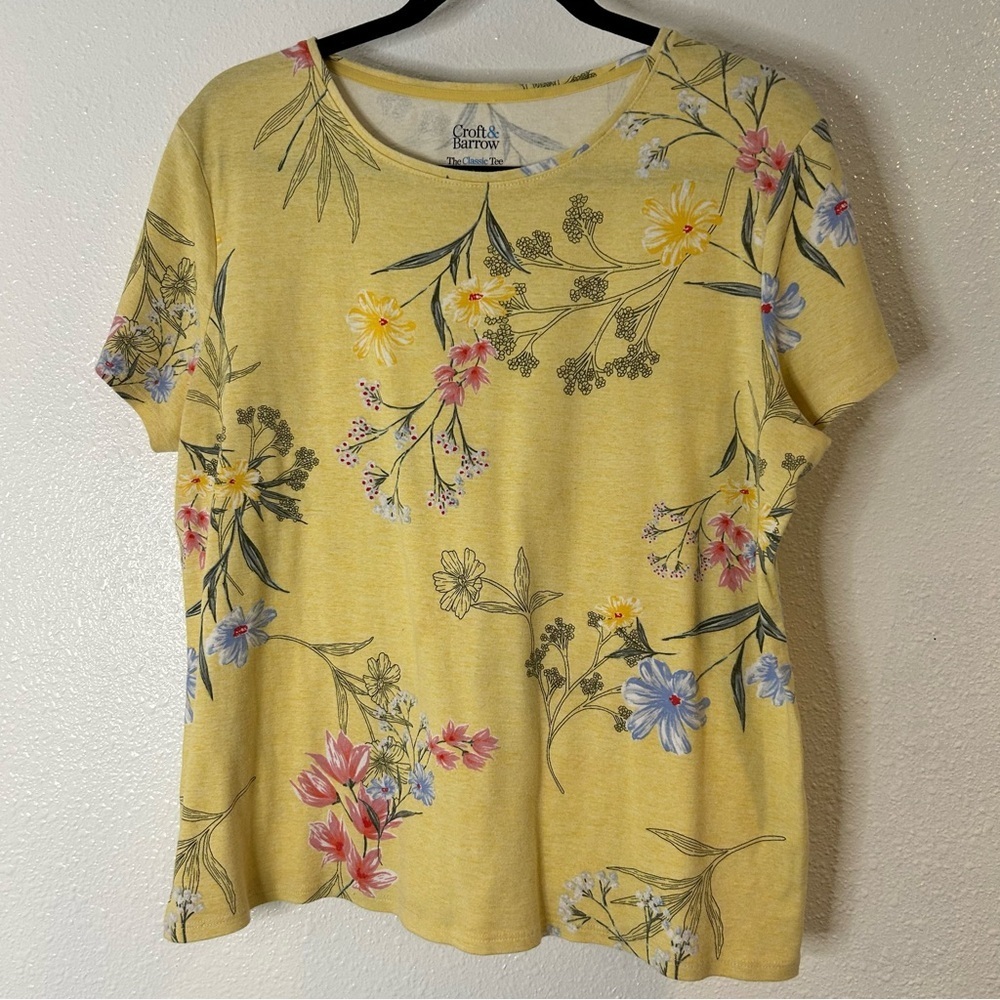 Croft & Barrow Yellow Floral Short Sleeve Classic Tee Size Large
